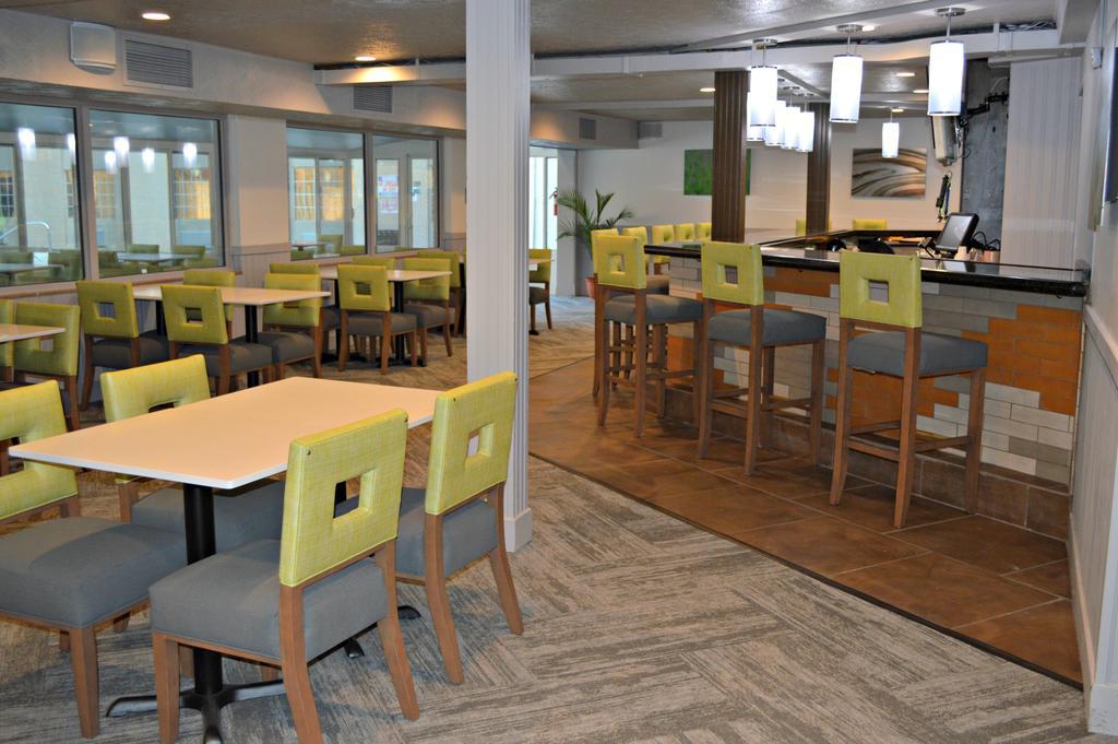Wyndham Garden Hotel Cross Lanes צ'ארלסטון מראה חיצוני תמונה